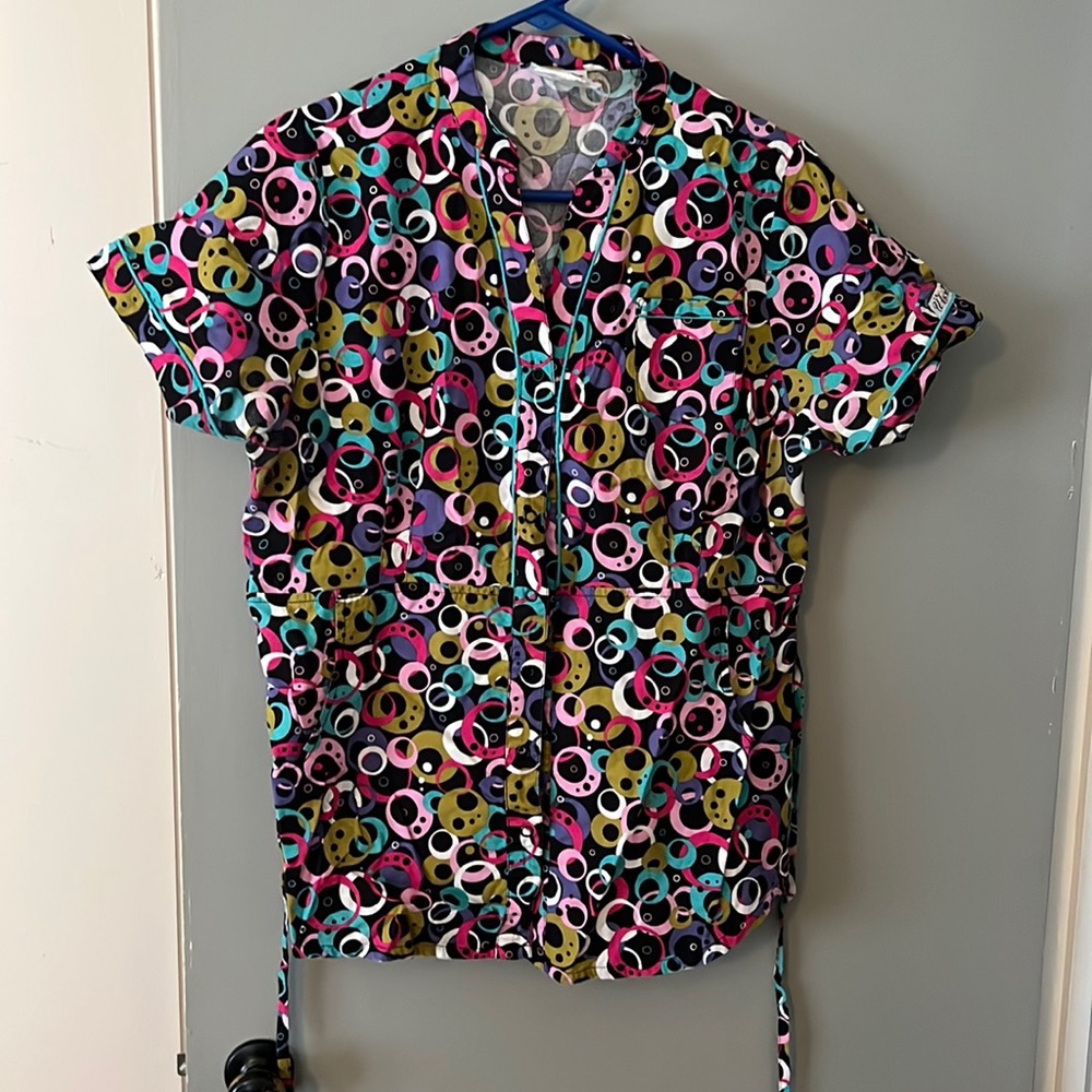 Scrub top - Picture 2 of 4